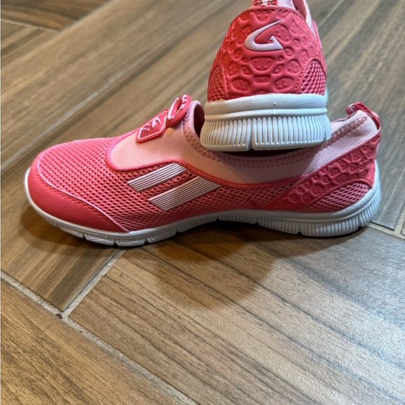 NWO box Gear slip on pink shoes size 4 big kid - Picture 7 of 7